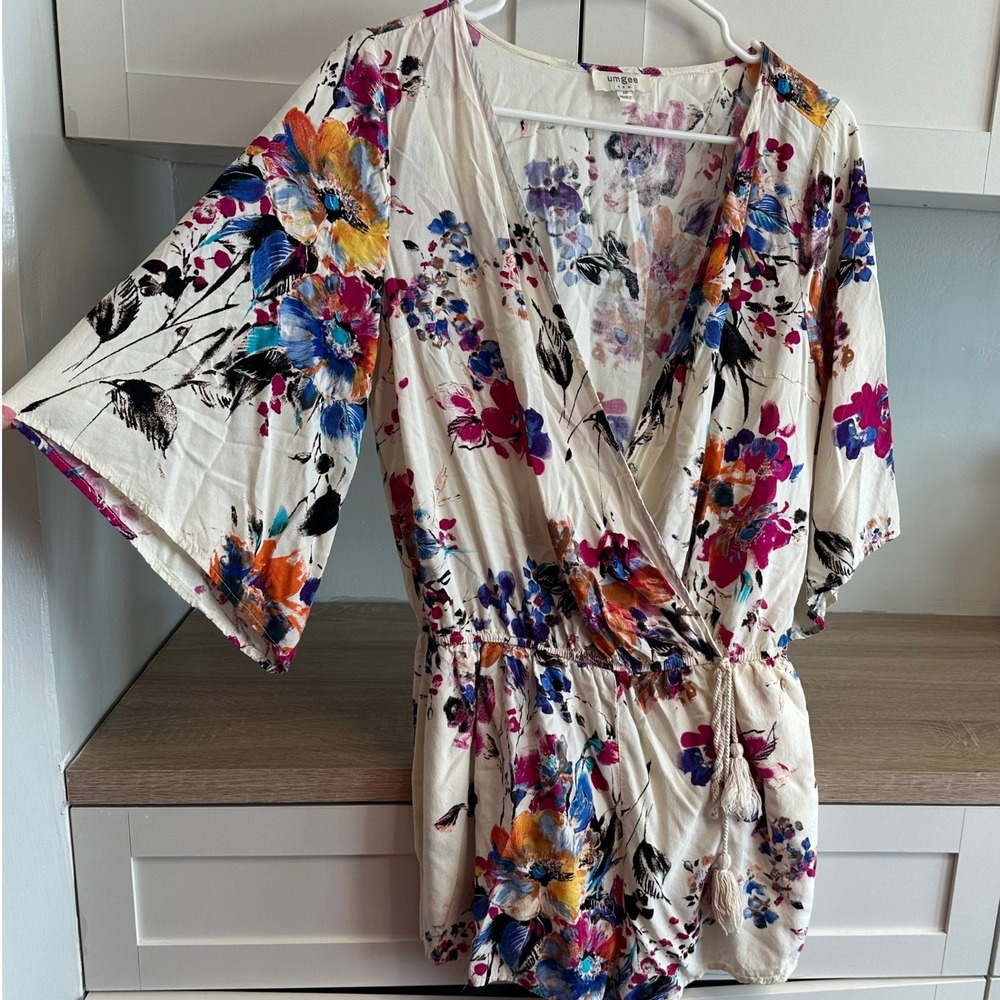 Umgee USA Floral Watercolor Wrap Romper Kimono Sleeve Women's‎ M Resort Beachy
